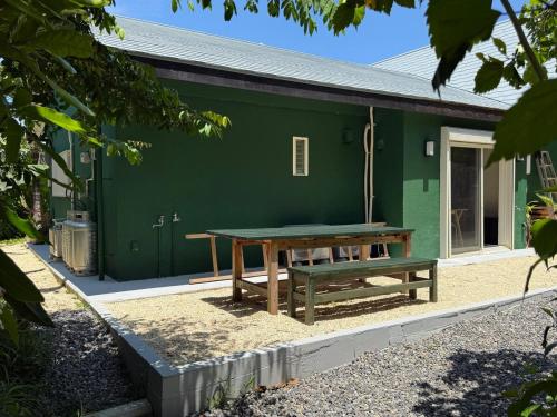 Green Rabbit House by private beach