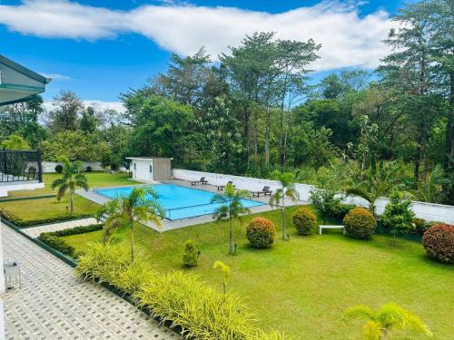 an image of a backyard with a swimming pool at Lakegala Resort in Kaluganga