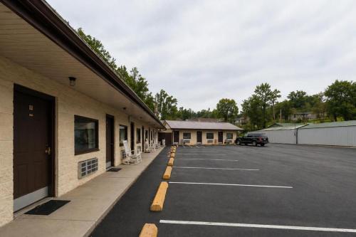 a parking lot at a building with a car parked at Big South Fork Trail Lodge Stearns in Stearns