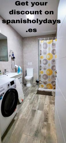 Home-Castillo,2 baños-bathrooms