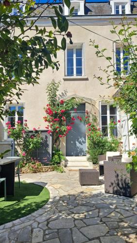 Maison clim jardin parking Tours centre 8 personnes 4 chambres