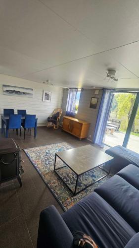 a living room with a blue couch and a table at Leilighet med 2 soverom in Storen
