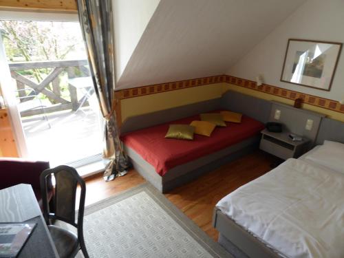 Ένα ή περισσότερα κρεβάτια σε δωμάτιο στο Landhotel Auerose Garni