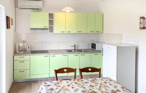 2 Bedroom Nice Apartment In Baska