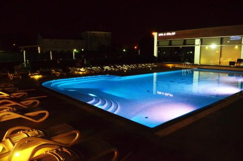 a swimming pool at night with a building at Hotel Viest in Vicenza
