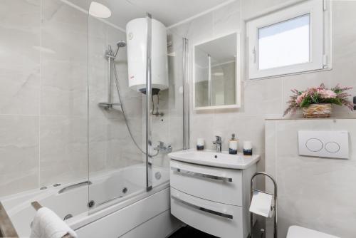 Domagoj boutique apartmants with heated swimming pool