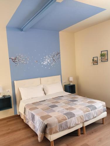 a bedroom with a checkered bed in a room at Sleep & Fly Villa Ornella in Case Nuove