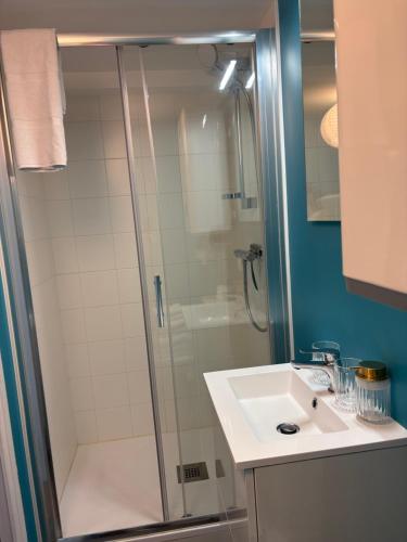 a bathroom with a shower and a sink at Le Petit Café L'arriere Cour in Cancale