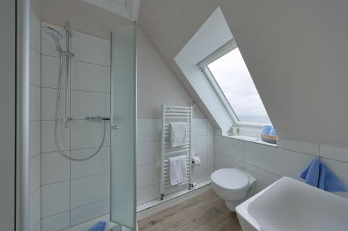 a bathroom with a shower and a toilet at Strandhaus Brunhild in Timmendorfer Strand