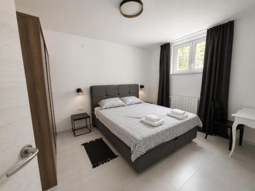 a bedroom with a bed with two towels on it at Apartman Tea in Pićan