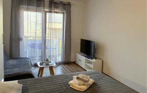1 Bedroom Stunning Apartment In Vir