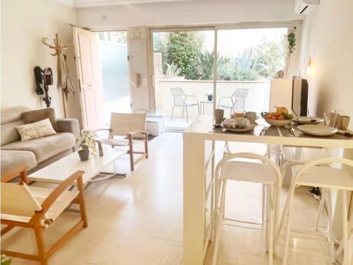 Rare in Cannes, quiet apartment for 4 people, garden, parking