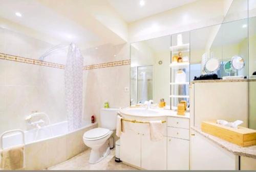 Rare in Cannes, quiet apartment for 4 people, garden, parking