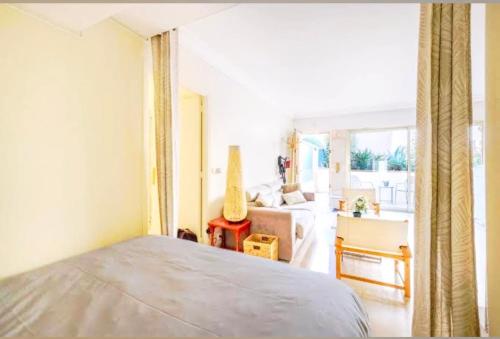 Rare in Cannes, quiet apartment for 4 people, garden, parking