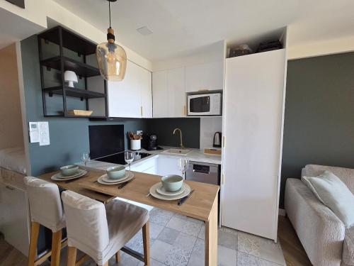 Cap Esterel Appart T2 Vue Mer Climatisé 4-5 personnes - Proche Plage et Commerces avec jardin, Parking gratuit, WiFi, 5 acces piscine -