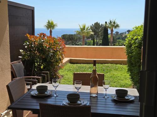 Cap Esterel Appart T2 Vue Mer Climatisé 4-5 personnes - Proche Plage et Commerces avec jardin, Parking gratuit, WiFi, 5 acces piscine -