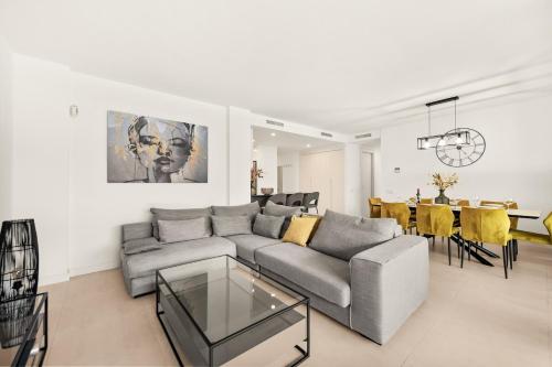 Spacious Garden Apartment With Balcony by Caseo