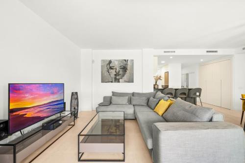 Spacious Garden Apartment With Balcony by Caseo