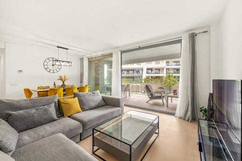 Spacious Garden Apartment With Balcony by Caseo