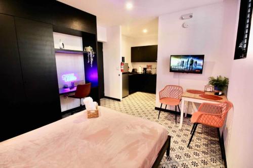 a room with a bed and a table and a kitchen at 5.6 Loft • Lobby • Generator • Parking • 2nd Floor in Mayaguez