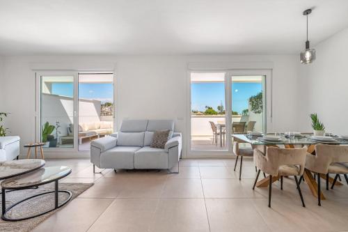 Bright Apartment with Private Terrace by Caseo