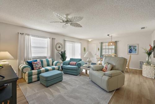 a living room with couches and chairs and a ceiling at Patio Villa in Santo Domingo in The Villages