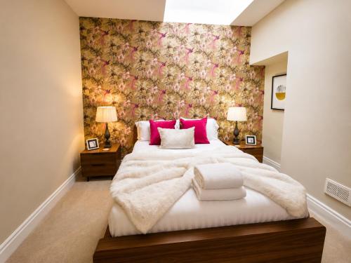 Lucy's Lodge- Most Stylish Apartment On Vibrant Bishy Road with Free Parking photo 12