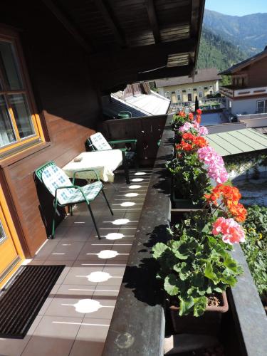 アパートメントから撮影された、または一般的な山の景色