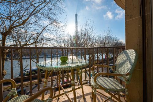Luxury Apartment in Paris by Eiffel Tower