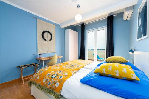 Golden Cove Apartment