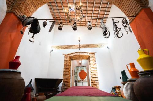 a room with an archway and a room with shoes on the wall at D. TERESINHA in Vila de Frades