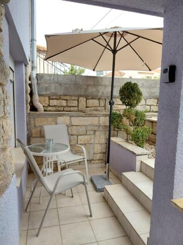 Studio Luce with shared pool sami-basement