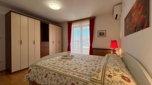 Apartment Anamarija C - 250m from the Beach