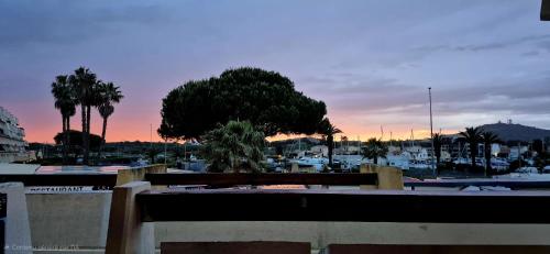 Village naturiste Cap d Agde - Coursives Port Nature 5 - Appartement Entier chambre séparée au calme