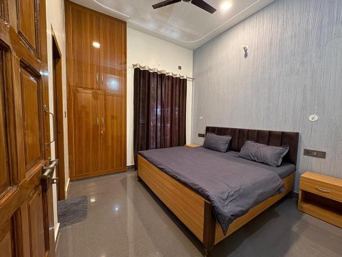 a bedroom with a bed in a room at Singh Kainchi Dham Villa in Bhowāli