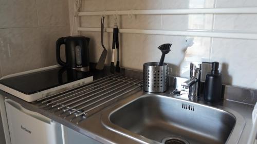 a kitchen counter with a sink next to a sink at Casa de marinos UribeKosta in Plentzia