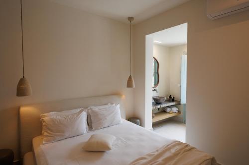 a bedroom with a bed with a hat on it at Eos Milos House in Pollonia