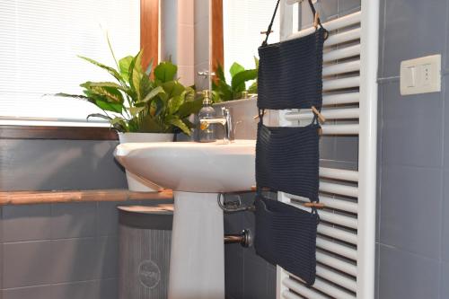 a bathroom with a sink and a mirror at Casa Jasmine by Lisetta in Migiana