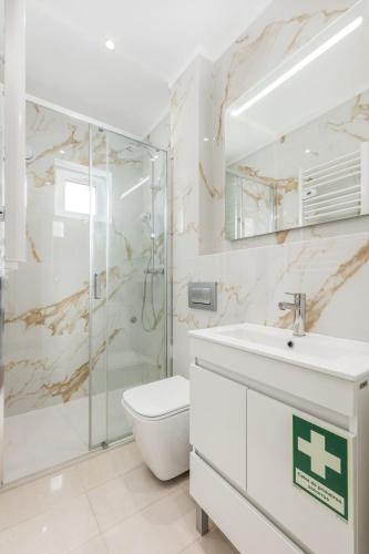 a bathroom with a toilet sink and a shower at Learn Fun Madalena - Shared Swimming pool in Madalena
