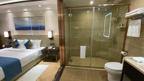 a bathroom with a bed and a shower and a toilet at Ocean Delight Boutique Hotel 海悦精品酒店 in Sihanoukville