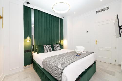 Deluxe Central Old Town Apartment