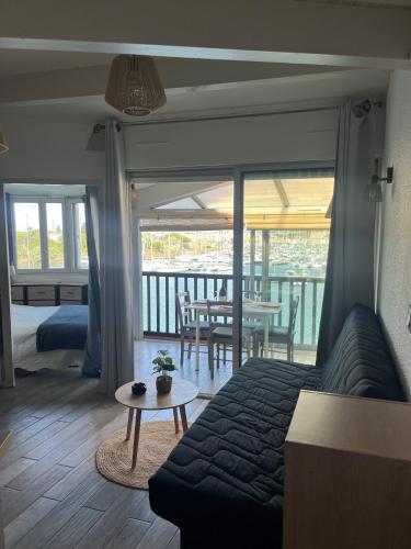 1-bedroom sea-view apartment with terrace, sleeps 4
