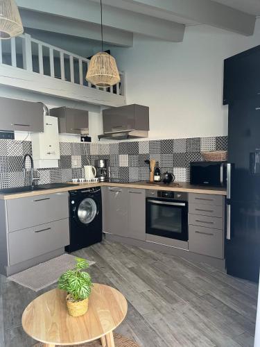 1-bedroom sea-view apartment with terrace, sleeps 4
