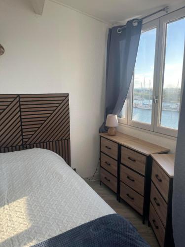 1-bedroom sea-view apartment with terrace, sleeps 4