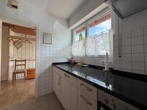 a kitchen with a counter top and a window at Casa Calvin in Unteruhldingen
