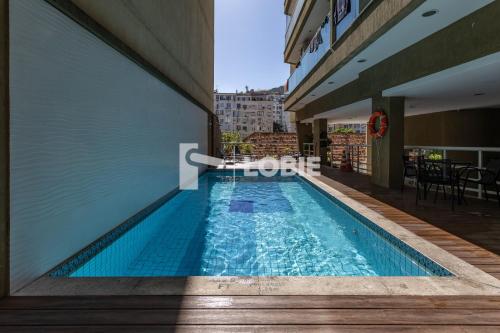 a swimming pool on the side of a building at Lobie Queen Ipanema in Rio de Janeiro