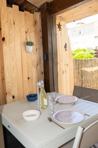 escapade marine, studio rénové avec extèrieur à deux pas de la plage