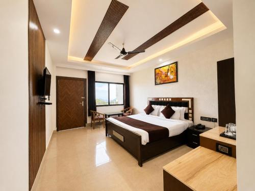 a hotel room with a bed and a desk at Winterline Gold Resort in Lansdowne