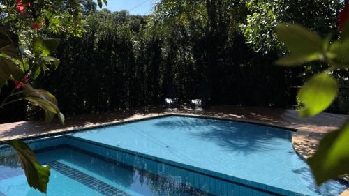 a swimming pool in front of a fence at Recanto Catarina in Cascavel