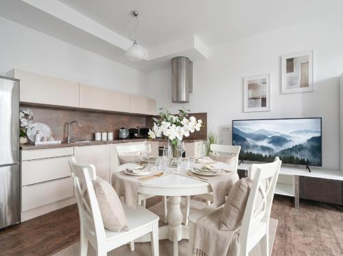 Urban Chic - Great Location - One Bedroom Apartment - Kolejowa